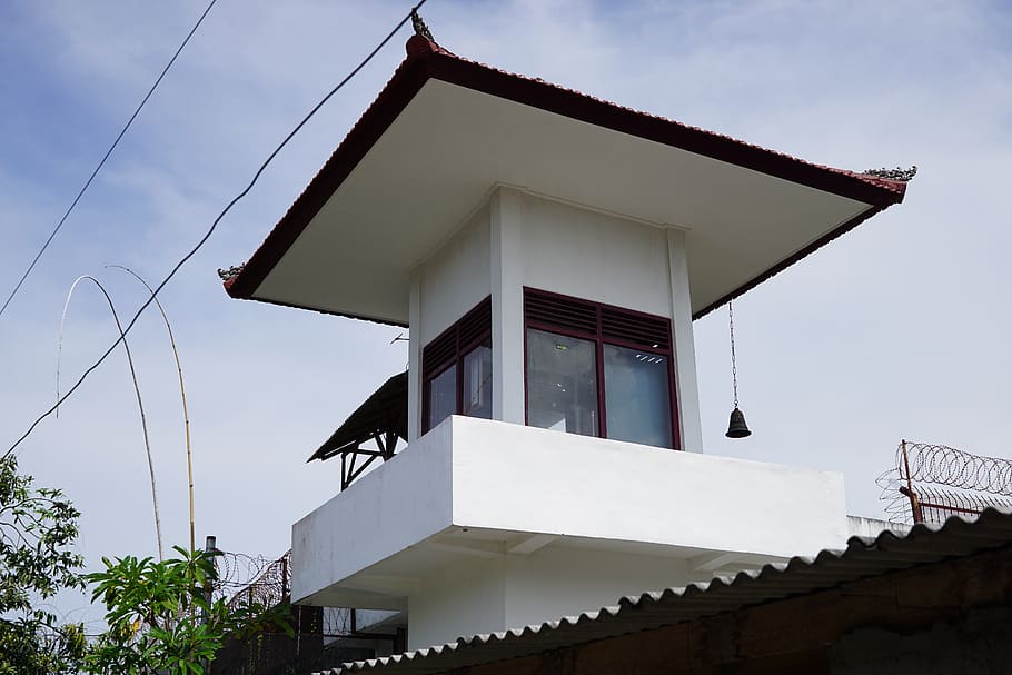 indonesia, bali, denpasar, prison, kerobokan, tower, wire, barbed wire, wall, white, color