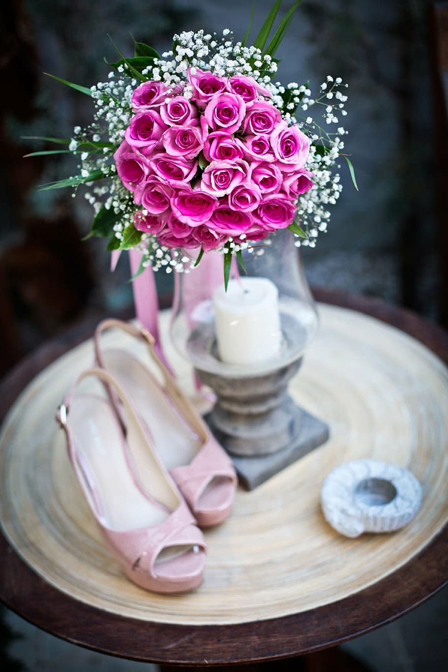 shallow, focus photography, pink, rose, bouquet, flower, wedding, detail, shoes, table, decoration