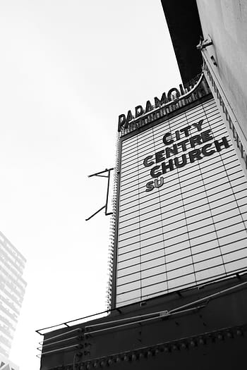 fotografie ve stupních šedi, centrum města kostel su, město, centure, kostel, rozhodující, divadlo, kostel v centru města, podepsat, Černý a bílý, architektura