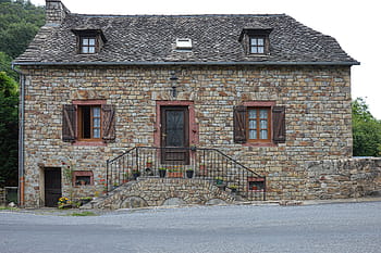 béžový, šedá, cihlový dům, vedle, stromy, starý dům, staré domy, staré vesnice, francouzské vesnice, fasáda domu, aveyron