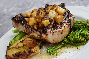 foto, cucinato, carne, verdure, servendo, piatto, fetta, cucinare, bianca, ceramica, bistecca