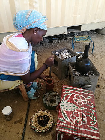Afrika, Eritrea, kvinde, traditioner, kaffe, traditionelle rite, en person, mennesker, indendørs, dag, hjemlige liv