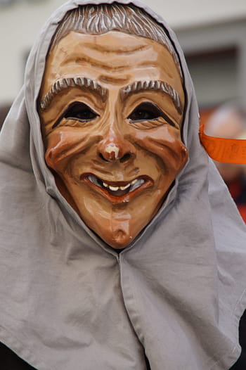 woman, old woman, liz, female, headscarf, smile, face, head, figure, fool, haestraeger