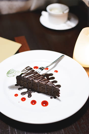 Schokoladendessert, Restaurant, Schokolade, Dessert, Essen gehen, Gebäck, Süss, Lebensmittel, Kuchen, Teller, Gourmet