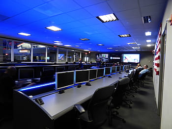 Due, uomini, utilizzando, computer, camera, centro di controllo, laboratorio, nasa, JPL, Pasadena, spazio
