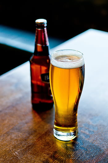 pivo, bar, alkohol, napít se, jantar, sklenka, hrnek na pivo, pivo - alkohol, ležák, hospoda, pint sklo