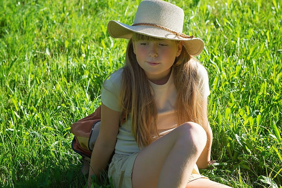 girl, white, crew-neck t-shirt, wearing, beige, sun hat, person, human, hiking, summer, late summer