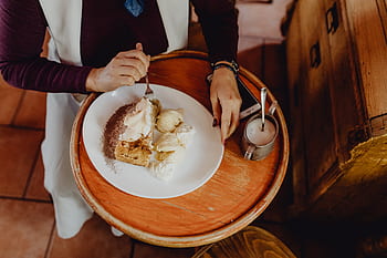 pai, apel, krim, kue, charlotte, pencuci mulut, manis, putih, piring, wanita, makanan