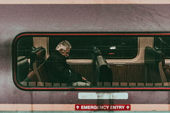 uomo, seduta, dentro, veicolo, treno, viaggio, mezzi di trasporto, persone, anziano, vecchio, posti a sedere