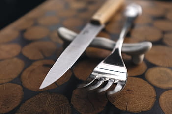 steakový nůž, zavřít, Vidlička, zblízka, kuchyňské nádobí, restaurace, detail, stříbro, nikdo, dřevo - materiál, stříbrné barvy