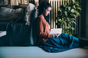 femme, en train de lire, livre, femelle, fille, la personne, Littérature, loisir, jouissance, se détendre, à l'intérieur