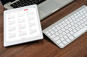 turned-on ipad, displaying, calendar, apple, wireless, keyboard, macbook, pro, white, ipad, magic