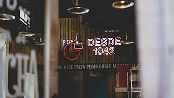 person, viser, desde 1942 skiltning, arkitektur, bygning, butik, restaurant, skilt