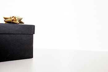 black, box, white, background, bow, gift, present, copy space, gold colored, old-fashioned, gold