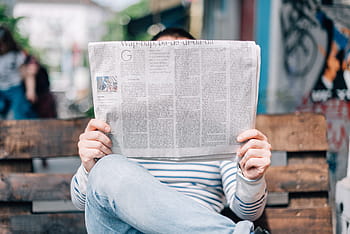 persona, detenzione, giornale, seduta, panchina, persone, uomo, lettura