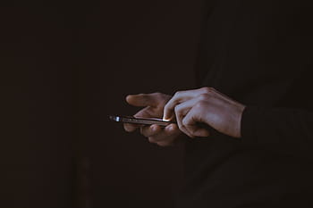 osoba, použitím, mobilní, pohybliví, telefon, temný, lidé, muž, chlap, psaní, elektronický, přístroj