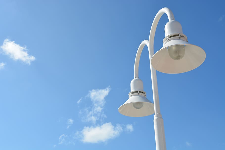 pouliční osvětlení, nebe, modrý, mraky, město, světlo, svítilna, lucerna, pól, kandelábr, pouliční lampa