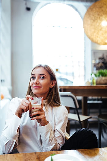 rubia, mujer, sentado, café, bonita, caucásico, restaurante, hermosa, señora, bistro, mujeres