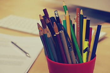 ดินสอสีคละสี, สีแดง, ฝาครอบ, สารพัน, สี, ปากกา, เจ้าของ, ดินสอ, เครื่องเขียน, สำนักงาน, เคาน์เตอร์