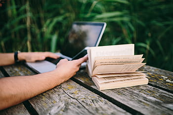 湖、 本を読んで、 女の子、 夏、 女性、 ヴィンテージ、 リラックス、 本、 開いたノート、 時間、 古い桟橋