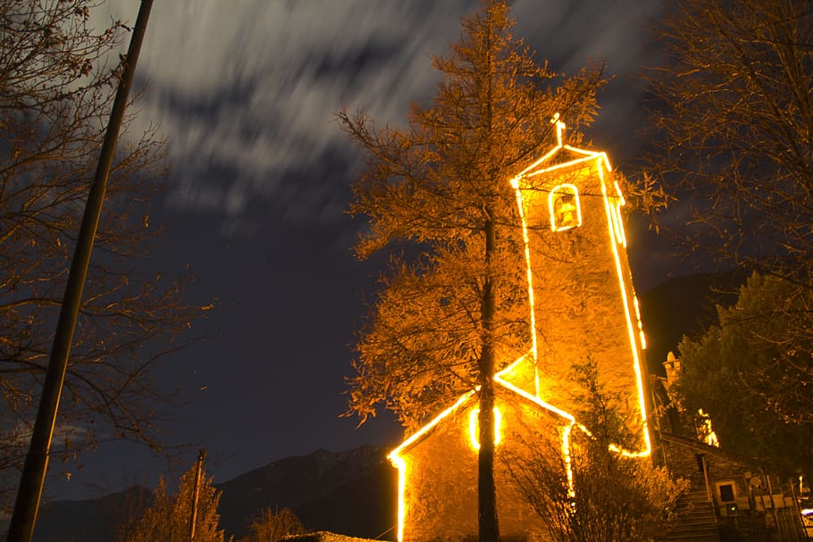 svítí, šedá, beton, budova, strom, v noci, kostel, Vánoce, světlo, Vánoce, světlo, vánoční osvětlení