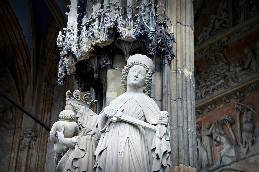 concrete wall art, gate, figures, ulm cathedral, input, statues, works of art, historically, angel, sword, stone sculpture
