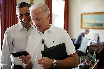 Barack Obama, männlich, Person, iphone, Lächeln, entspannt, Technologie, Geschäft, Computer, Tastatur, Telefon