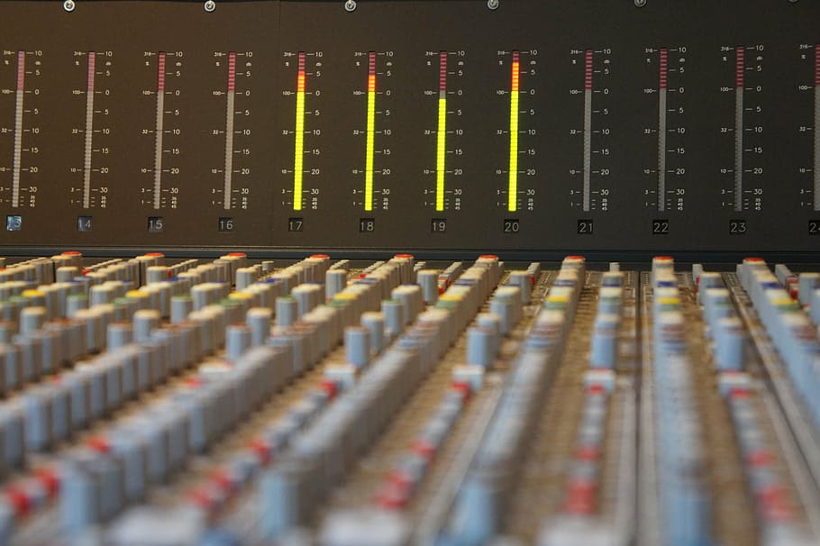 šedý audio mixer, zvukové studio, míchání, utěšit, lavice, mixéru, zvuk, ekvalizéru, záznam, nahrávací studio