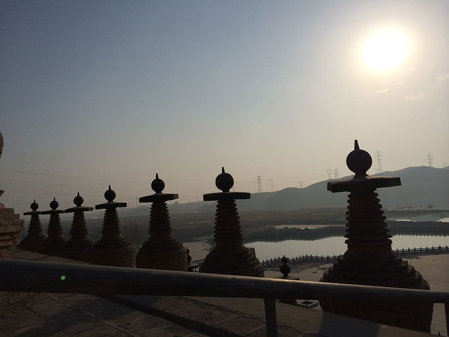 zen, ranní slunce, stupa
