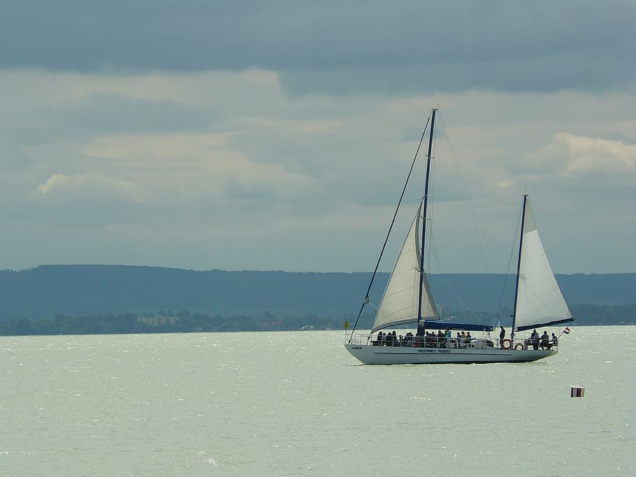 loď, jezero balaton, voda, plachetnice, plachtění, Příroda, hladká hladina vody, zataženo, plavat, námořní plavidlo, moře