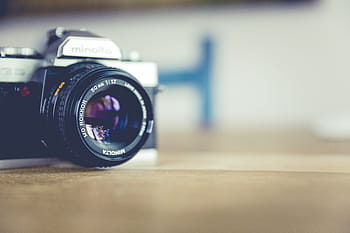 Černá, stříbrná slr fotoaparát, umístěny, hnědý, dřevěný, povrch, analogový, antický, clona, Pozadí, tělo
