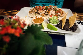 kuřecí fajitas, kuře, fajitas, mexická restaurace, jíst ven, mexická, nachos, restaurace, jídlo, lidé, k nepoznání člověka