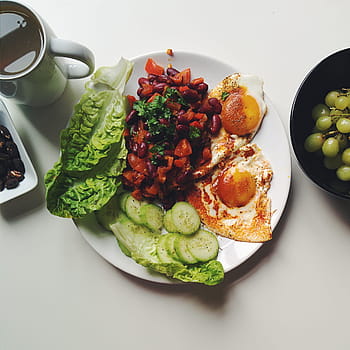 zdravý, snídaně vejce, fazole, zelenina, vlastní, snídaně, vejce, pozdní snídaně, okurka, listový salát, paleo