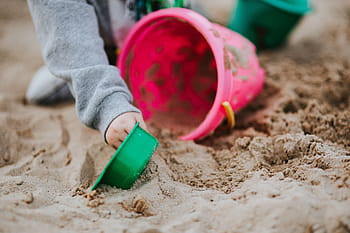 遊ぶ、 砂、 幼児、 子供、 子供時代、 アウトドア、 土、 人、 一人、 掘る、 ビーチ