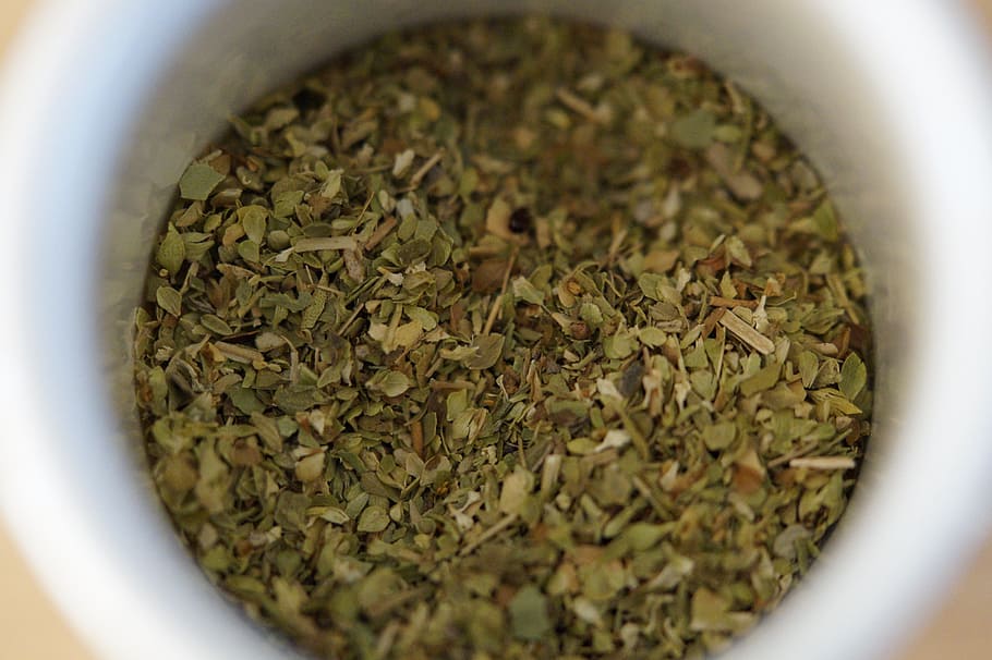 fehér kerámia tál, fűszer, oregano, illat, fűszerek, száraz, gyógynövények, konyha, szakács, évszak, aromás fűszernövények