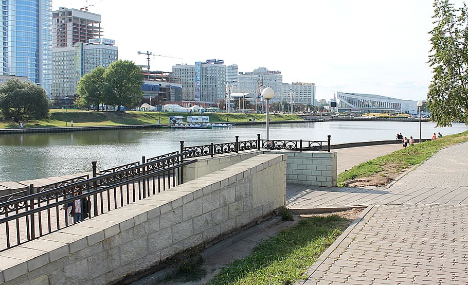 minsk, krásné město, řeka, nádherný výhled, architektura, město, stavba, exteriér budovy, zábradlí