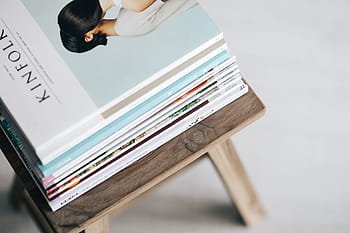 revistas, madera, taburete, pila, lectura, kinfolk, negocios, hombres, adultos, una persona, persona de negocios