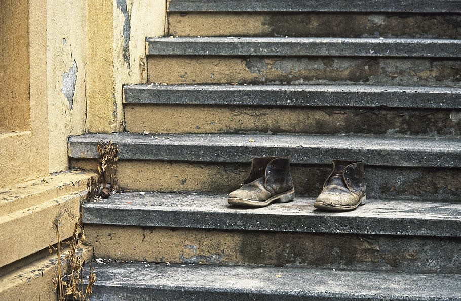 Paar, schwarz, Lederstiefel, grau, Beton, Leder, Schuhe, Treppe, Schuh, Alter Schuh, Stiefel