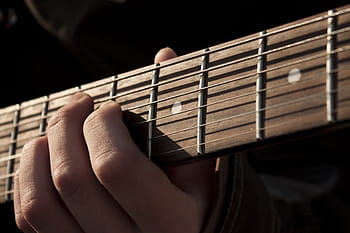 detailní, fotografie, osoba, hraní, kytara, hudba, Skála, hudební nástroj, kytarista, pouliční muzikant, černé pozadí