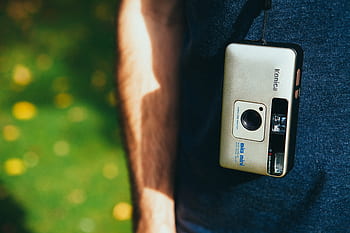 fotoaparát, vinobraní fotoaparát, bod a střílet fotoaparát, analogové kamery, Konica Big Mini, venkovní fotografie, filmové kamery, klasický fotoaparát, ruční kamera, retro fotoaparát, popruh fotoaparátu