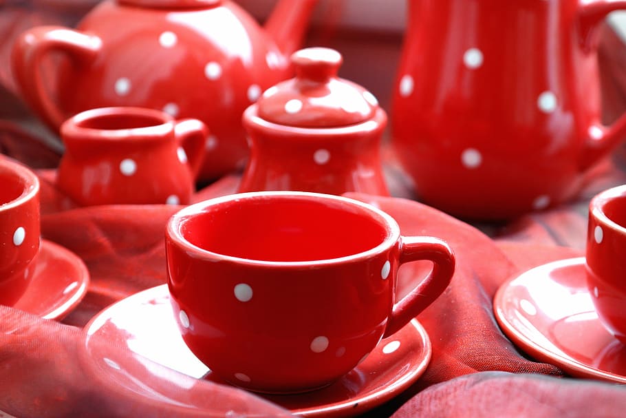 selektivní, zaostřovací fotografie, červená a bílá, polka-dot, keramický, šálek, podšálek, t, nádobí, porcelán, hrnky na kávu