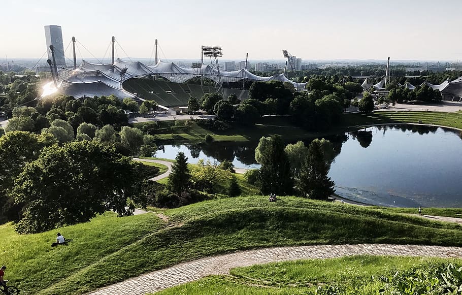 Mnichov, olympijský park, olympijský stadion, jezero, olympia hora