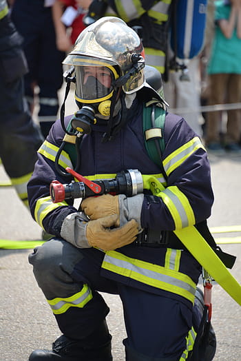 man, holding, fire hose, fire fighter, fire, wear protective clothing, respiratory protection, feuerloeschuebung, firefighters, delete, breathing apparatus