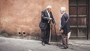 due uomini che parlano, persone, vecchio, anziano, uomo, donna, parlando, al di fuori, Casa, porta, adulto senior
