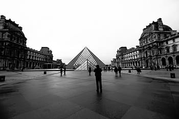 fotografie ve stupních šedi, lidé, pyramida budovy, míst, mezník, struktura, žaluzie, muzeum, ve stupních šedi, Černý a bílý, architektura