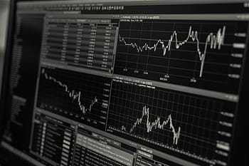 grijswaardenfoto, lijn grafiek, voorraad, handel, monitor, bureau, bedrijf, financiën, uitwisseling, investering, markt