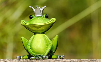 green, king frog figurine, close, frog, figure, king, cute, funny, sweet, fun, animal