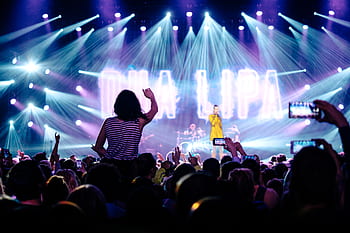 koncert, zpěvák, zpěv, etapa, světla, pozornosti, dav, lidé, dívky, kluci, hudba