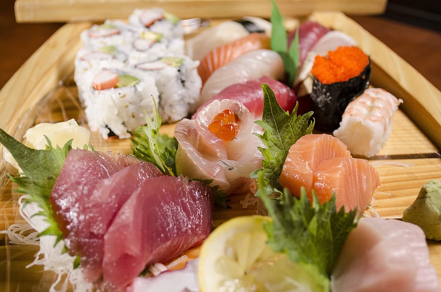 sushi loď, japonské sushi, čerstvá ryba, jídlo, japonské jídlo