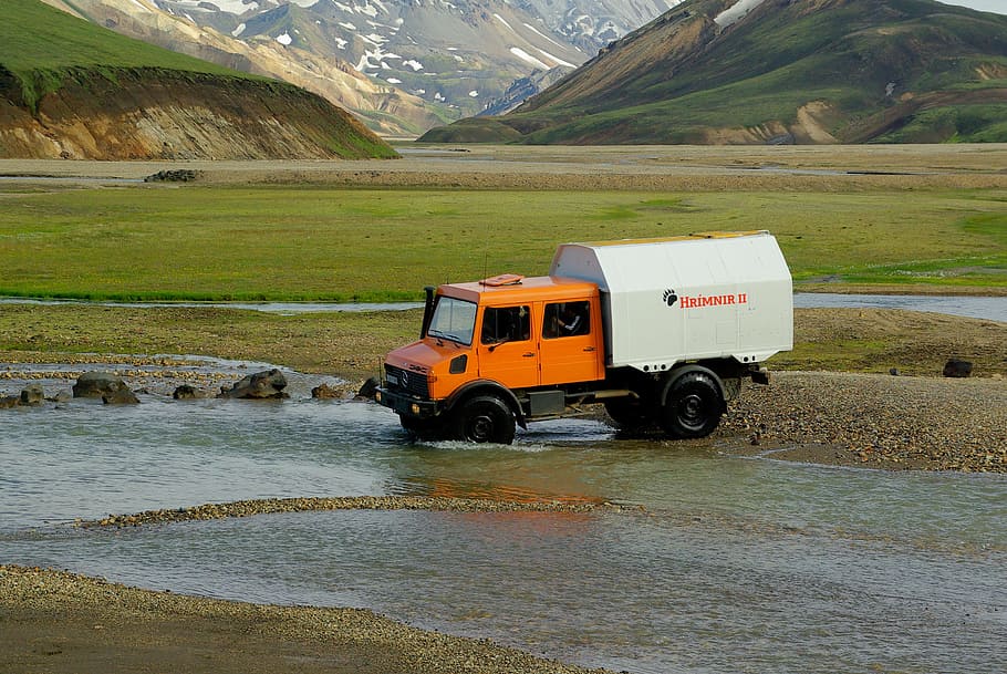 oranžový, bílý, těžký, zařízení, zaparkováno, tělo, voda, terénní vozidlo, Island, landmannalaugar, torrent